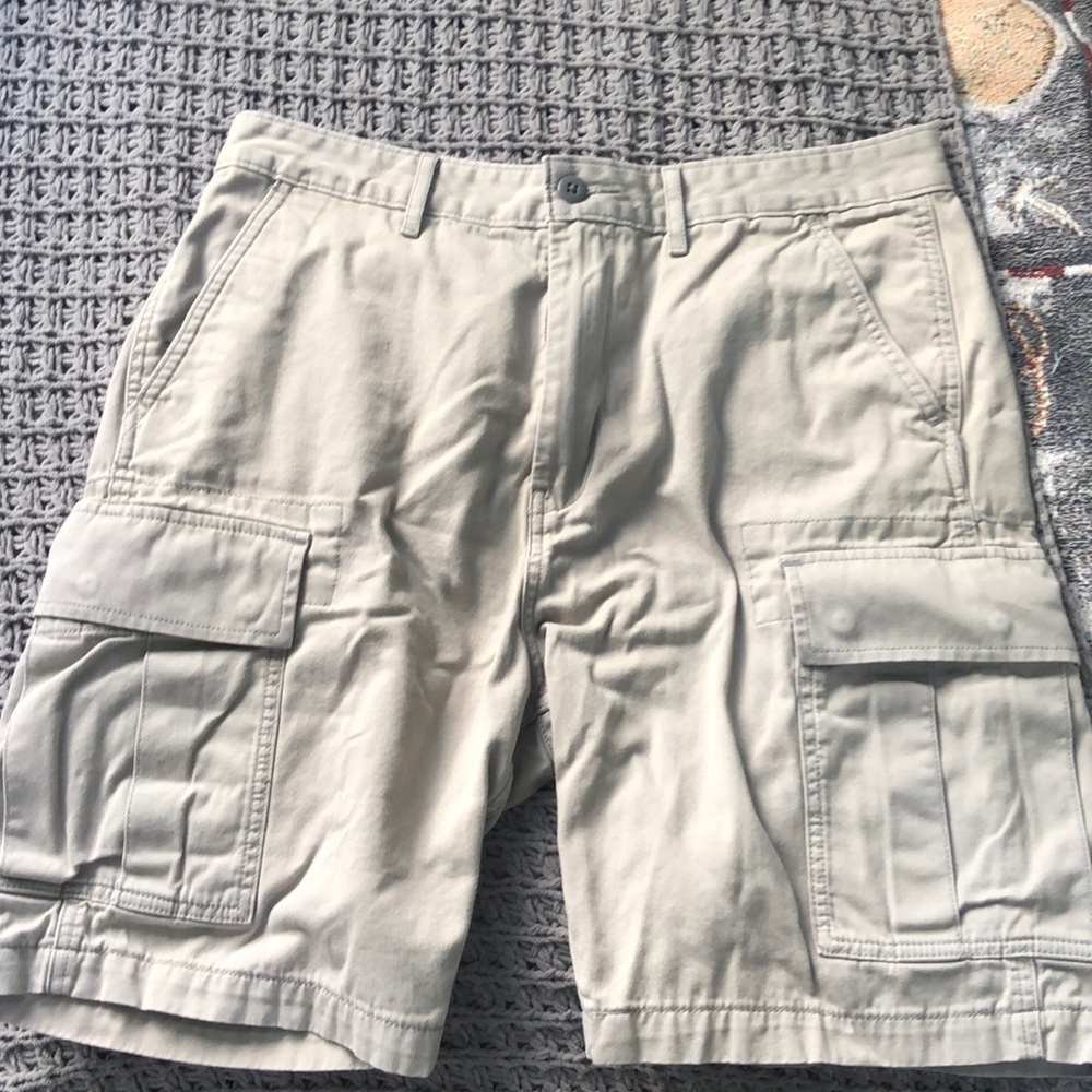 Levi cargo shorts